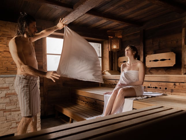Sauna show program con 2-3 sauna infusions daily